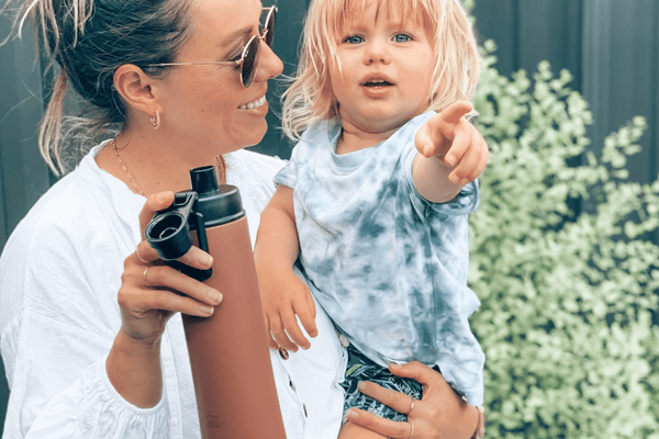 Mum and child with Fressko Flask and sip lid