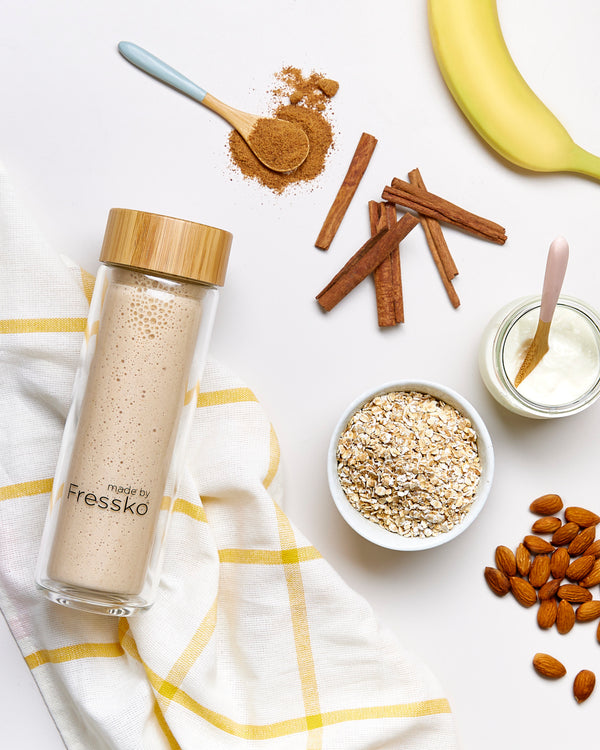 Banana + cinnamon smoothie in a glass Fressko flask 